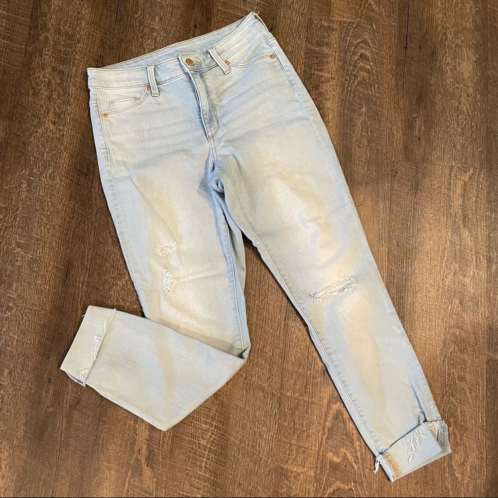 Light blue Universal Thread skinny jeans